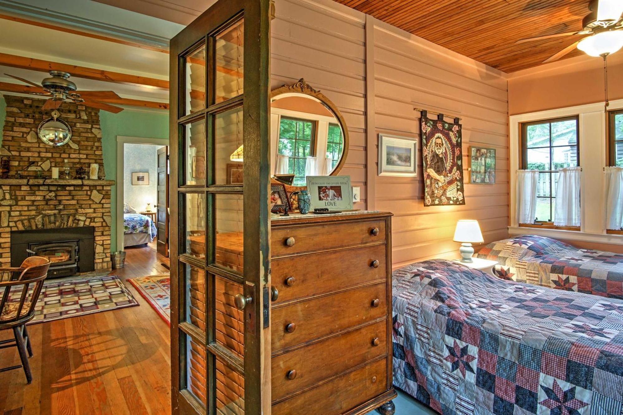Harbert Cottage And Studio Half Mile To Beach! Екстер'єр фото